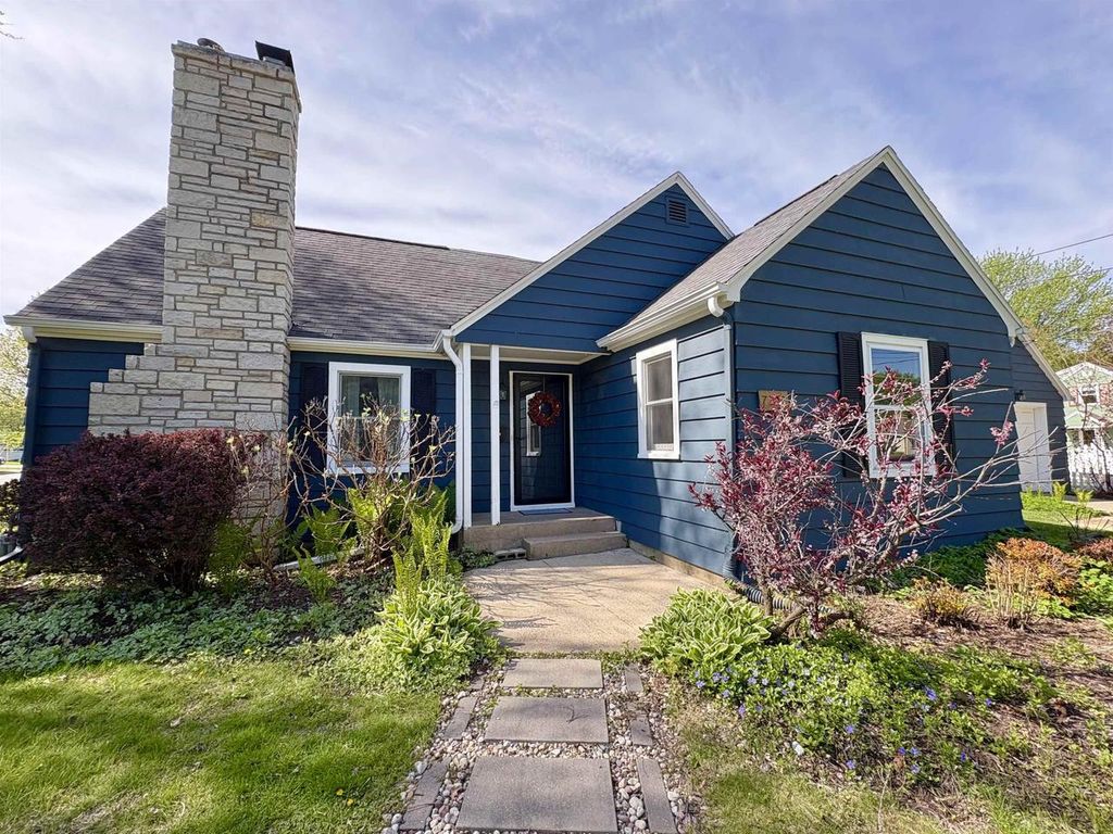 Photo of 7203 Franklin AVENUE, Middleton, WI 53562 (MLS # 2022802)