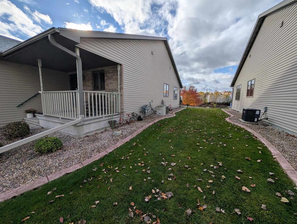 Photo of 114 E North Water STREET, New London, WI 54961 (MLS # 50317260)