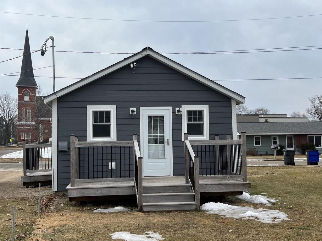 Photo of 104 Lake STREET, Weyauwega, WI 54983 (MLS # 50321268)