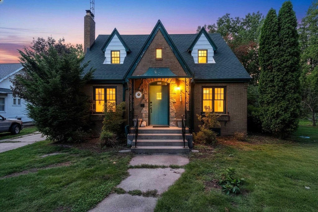 Photo of 153 N Main STREET, Clintonville, WI 54929 (MLS # 50332463)