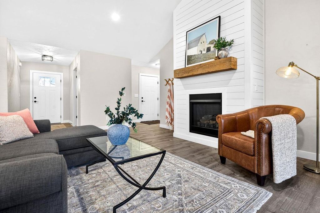 Photo of 31 Ash Grove PLACE, Kaukauna, WI 54130 (MLS # 50322107)