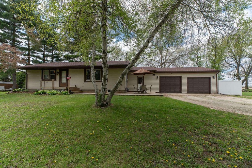 Photo of N6749 Tippecanoe TRAIL, Elkhorn, WI 53121 (MLS # 2021708)