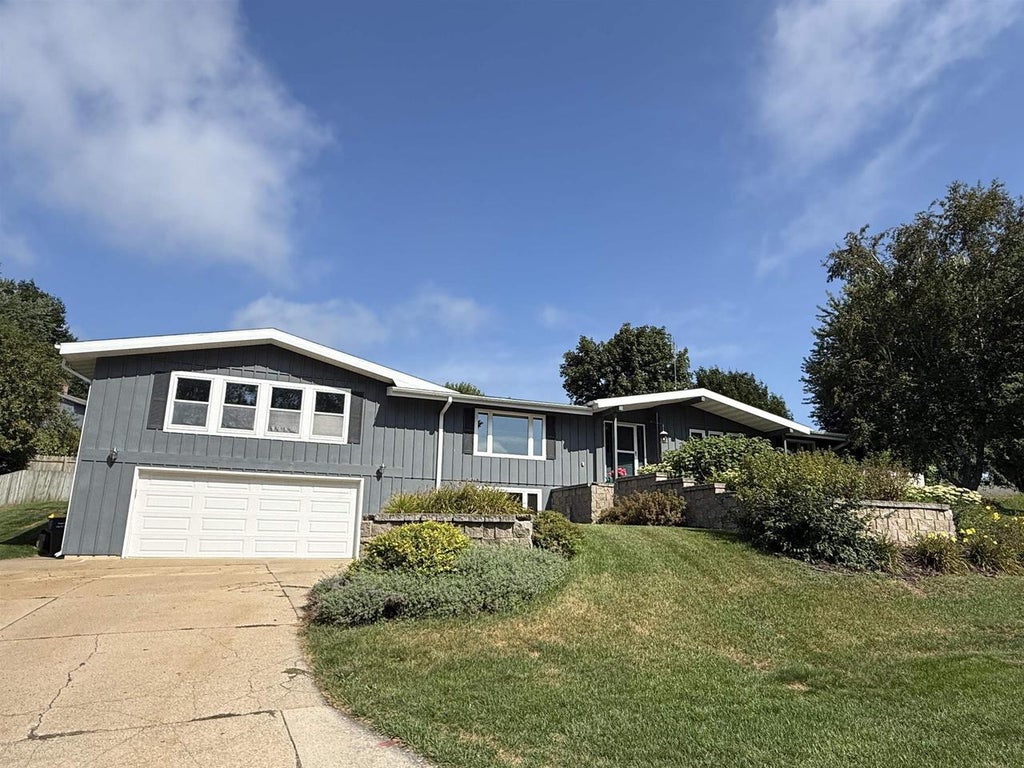 Photo of 1717 Lakeview DRIVE, Tomah, WI 54660 (MLS # 2031885)