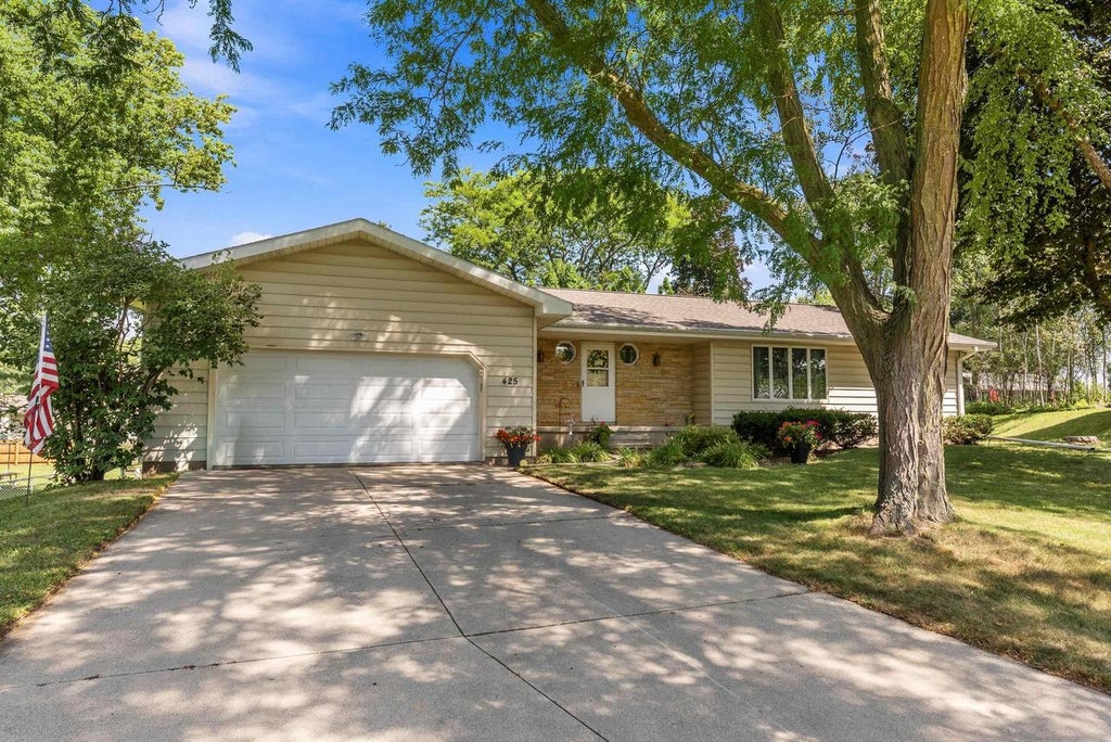 Photo of 425 College COURT, Beaver Dam, WI 53916 (MLS # 50331969)