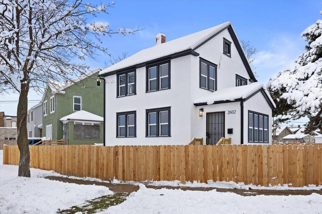 Photo of 2602 W Port Sunlight Way AVENUE, Milwaukee, WI 53209 (MLS # 1944551)