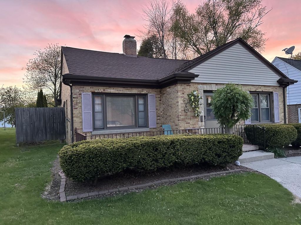 Photo of 1016 N 10th STREET, Manitowoc, WI 54220 (MLS # 1963394)