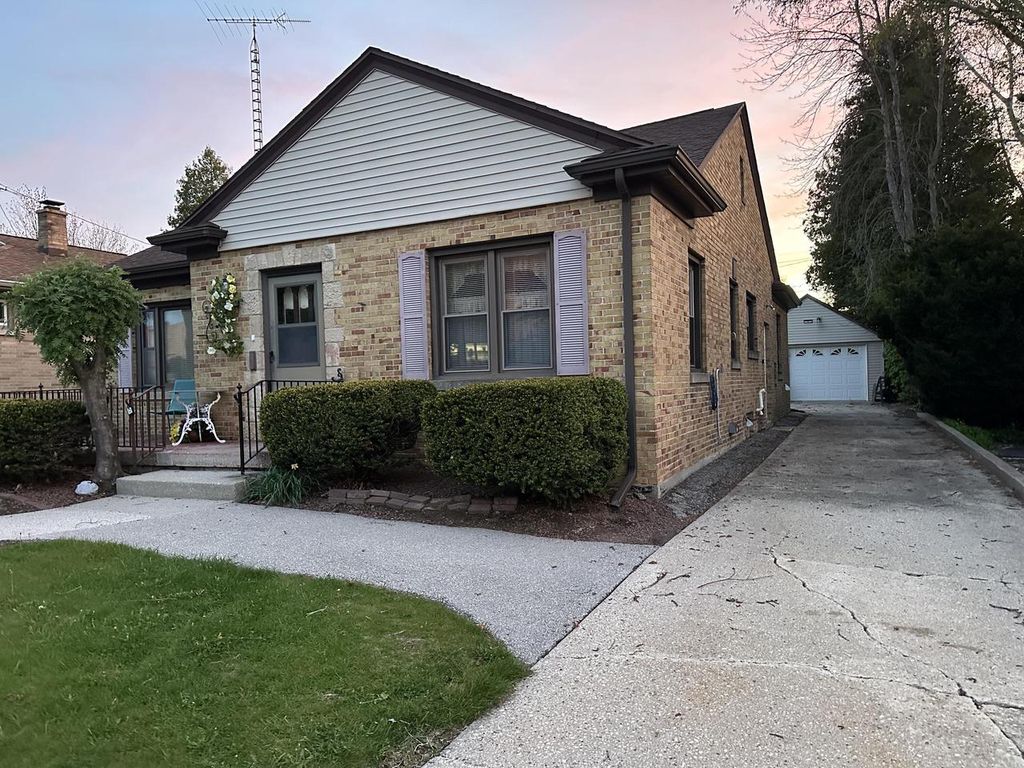 Photo of 1016 N 10th STREET, Manitowoc, WI 54220 (MLS # 1963394)