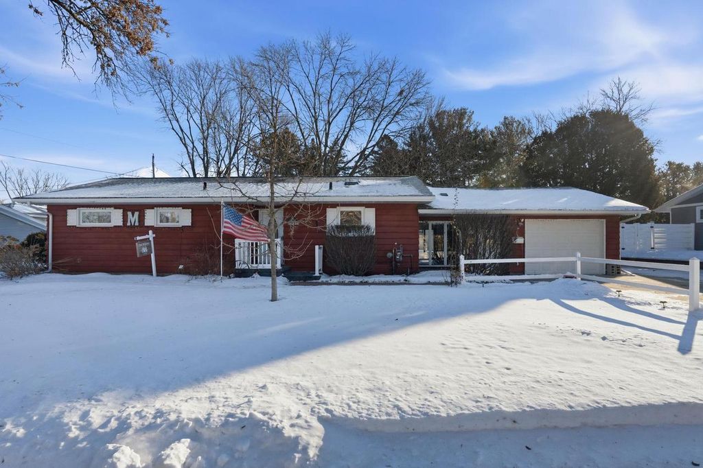 Photo of 1035 7th AVENUE, Platteville, WI 53818 (MLS # 2015540)