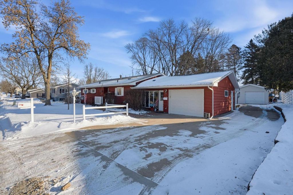 Photo of 1035 7th AVENUE, Platteville, WI 53818 (MLS # 2015540)
