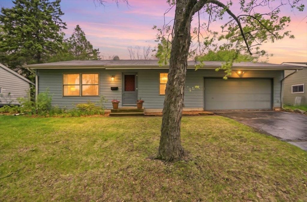 Photo of 2402 Westbrook LANE, Madison, WI 53711 (MLS # 2021415)
