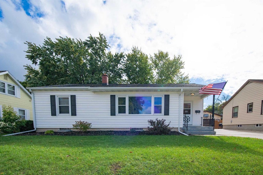 Photo of 612 Western AVENUE, Fond Du Lac, WI 54935 (MLS # 50334592)