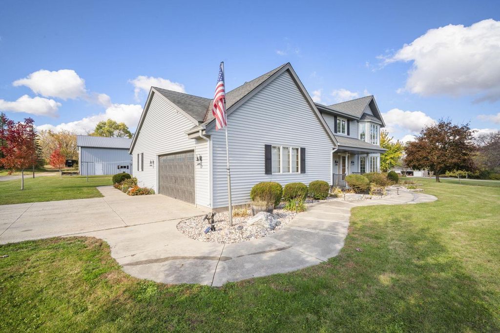 Photo of W225S6835 Guthrie ROAD, Big Bend, WI 53103 (MLS # 1941318)