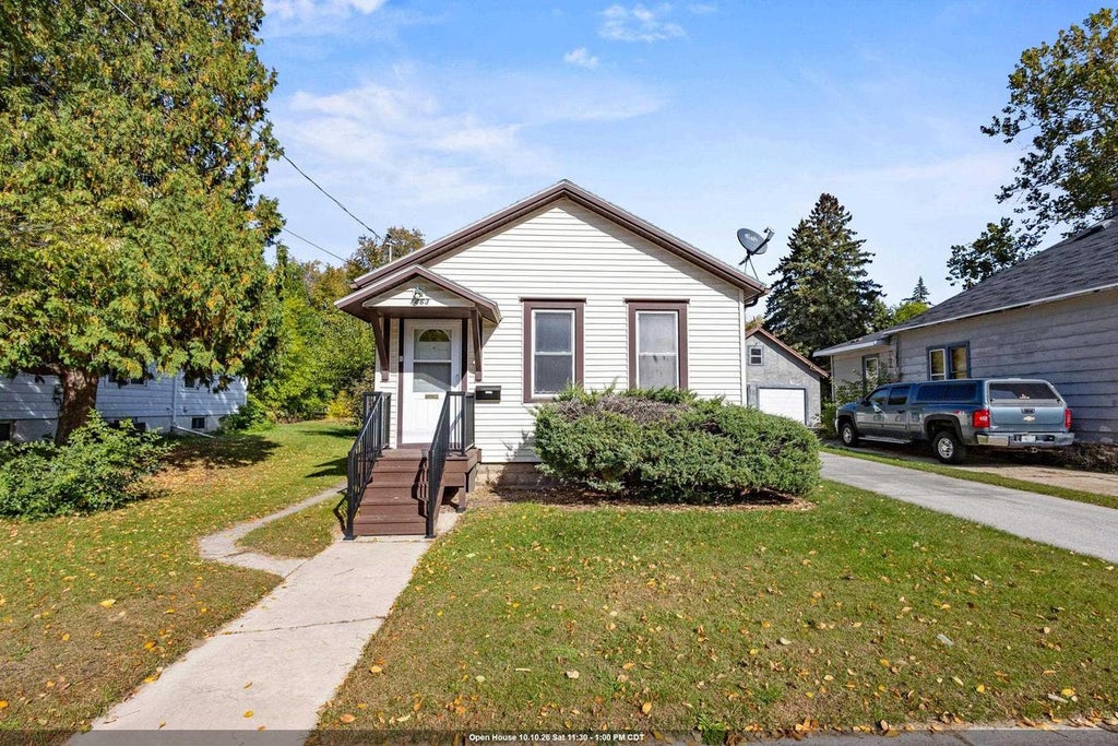Photo of 1463 Kurtz AVENUE, Green Bay, WI 54301 (MLS # 50334083)