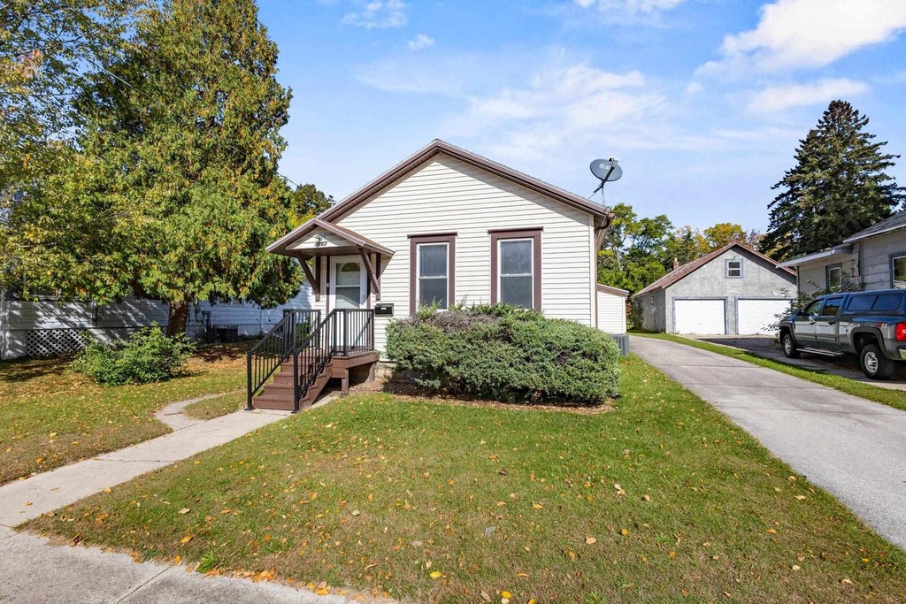 Photo of 1463 Kurtz AVENUE, Green Bay, WI 54301 (MLS # 50334083)