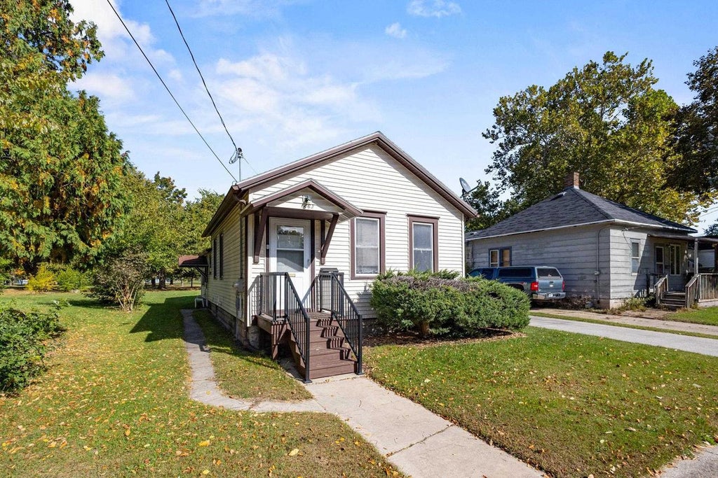 Photo of 1463 Kurtz AVENUE, Green Bay, WI 54301 (MLS # 50334083)