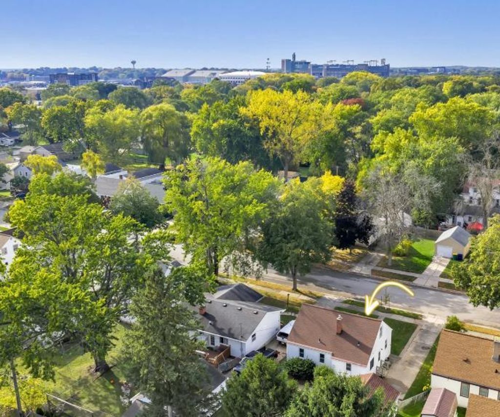 Photo of 1707 11th AVENUE, Green Bay, WI 54304 (MLS # 50320715)