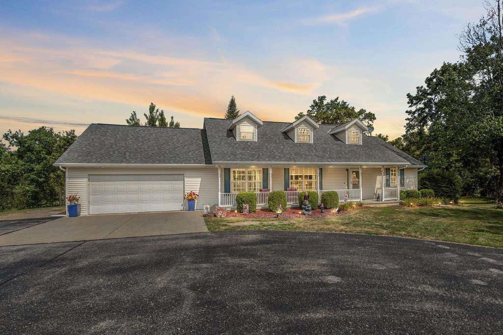 Photo of W10036 Terri LANE, Crivitz, WI 54114 (MLS # 50330231)
