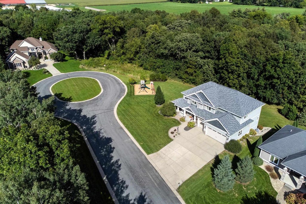 Photo of 6432 Nature Cove TRAIL, Waunakee, WI 53597 (MLS # 2033265)