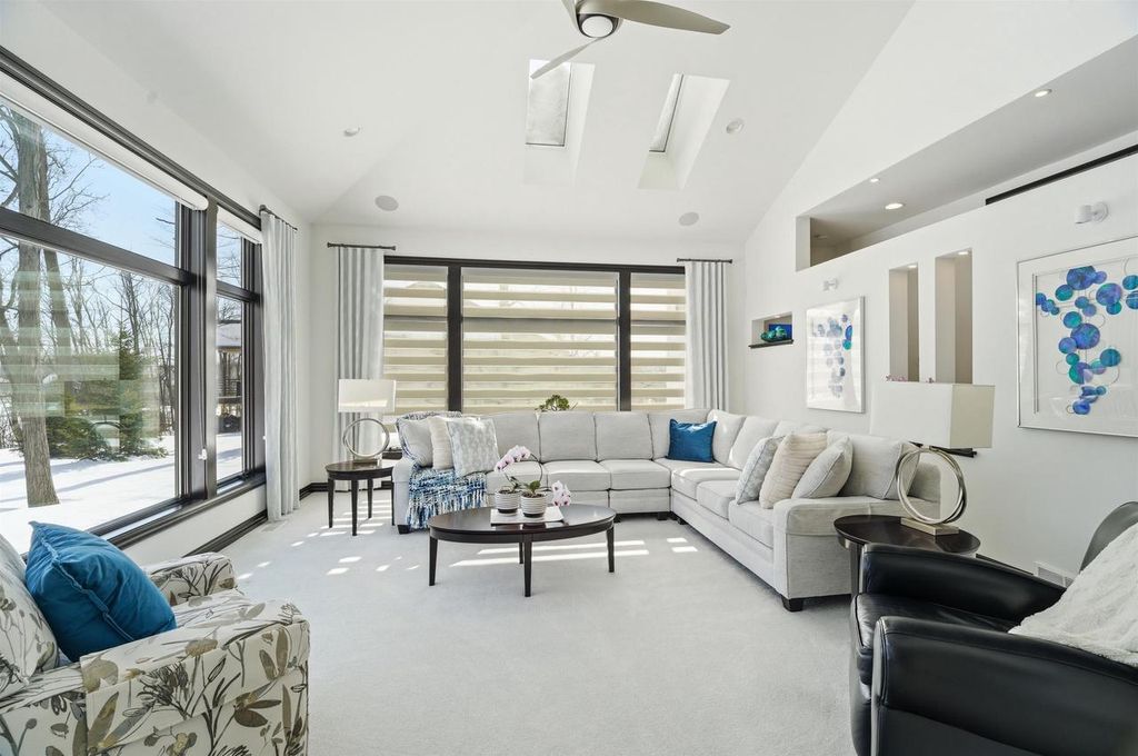 Photo of 945 Woodcrest Heights DRIVE, Menasha, WI 54952 (MLS # 50322476)