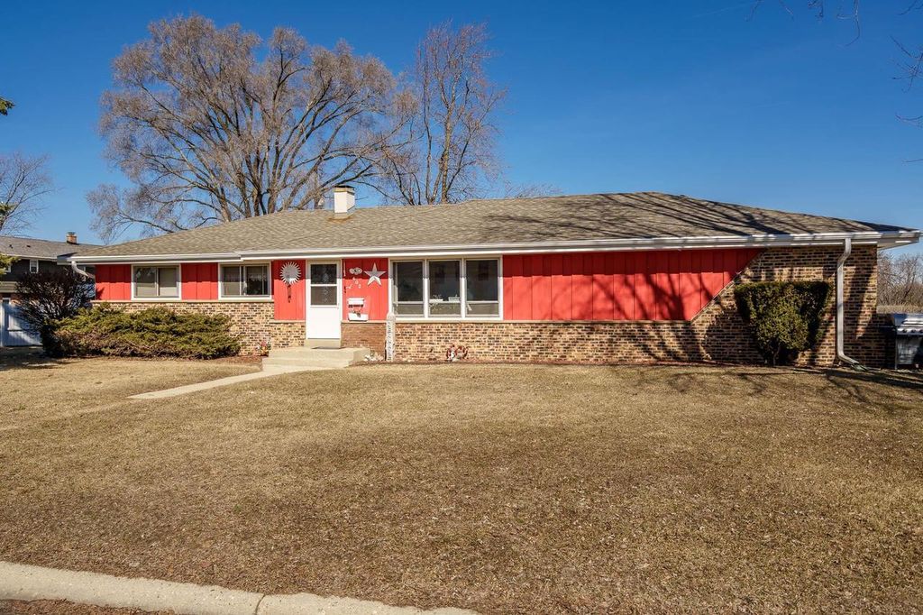 Photo of 602 W Hilltop TRAIL, Fort Atkinson, WI 53538 (MLS # 2017554)