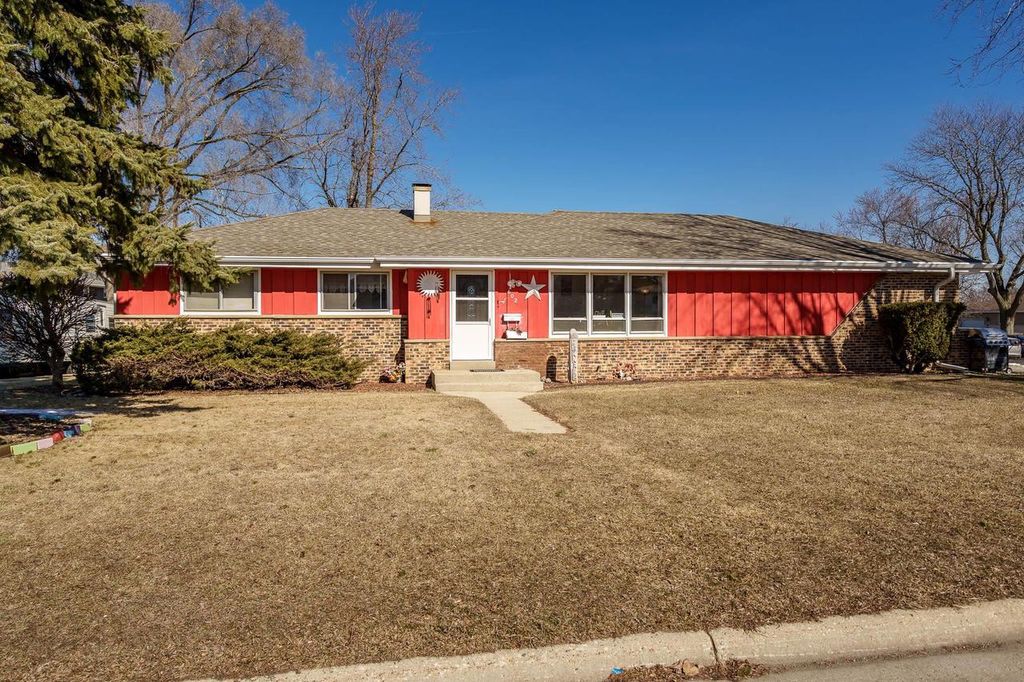 Photo of 602 W Hilltop TRAIL, Fort Atkinson, WI 53538 (MLS # 2017554)