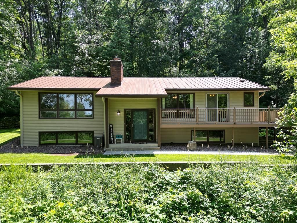 Photo of E865 Woodridge DRIVE, Eau Claire, WI 54701 (MLS # 7106082)
