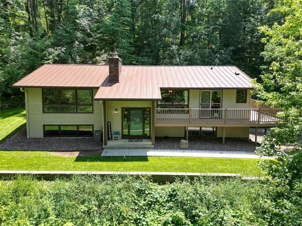 Photo of E865 Woodridge DRIVE, Eau Claire, WI 54701 (MLS # 7106082)