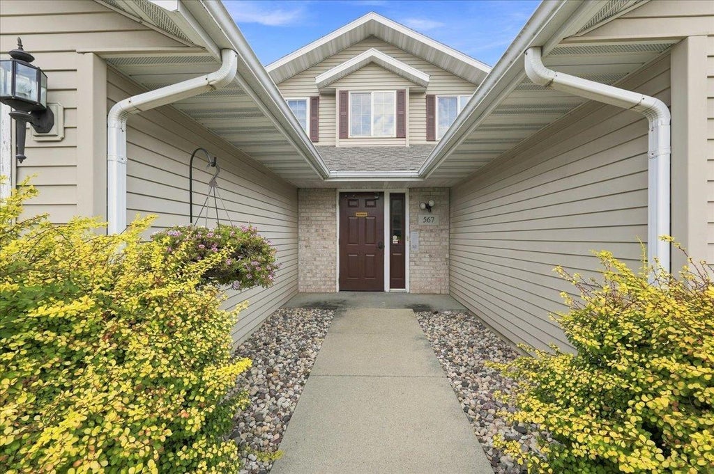 Photo of 567 Kelvington DRIVE #1, Sun Prairie, WI 53590 (MLS # 2031804)