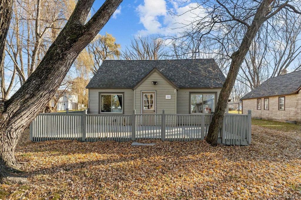 Photo of 326 West STREET, New London, WI 54961 (MLS # 50318376)