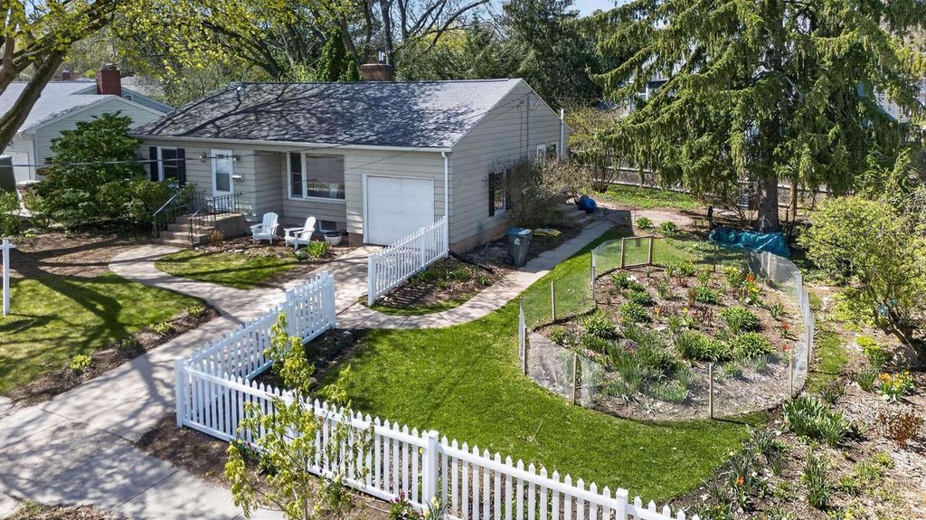 Photo of 556 Glen DRIVE, Madison, WI 53711 (MLS # 2019868)
