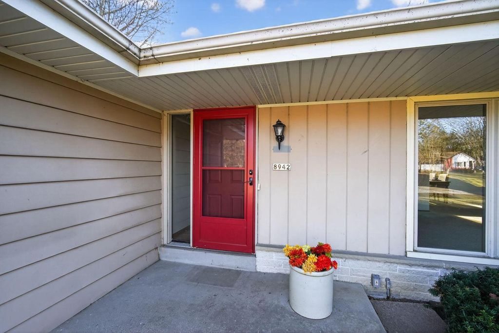 Photo of 8942 N Silver Brook LANE, Brown Deer, WI 53223 (MLS # 1947324)