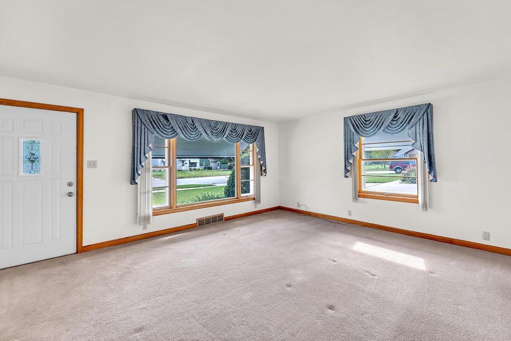 Photo of 1040 Lincoln DRIVE WEST DRIVE W, West Bend, WI 53095 (MLS # 1939252)