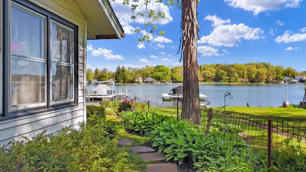 Photo of 354 Indian Point ROAD, Twin Lakes, WI 53181 (MLS # 1962872)