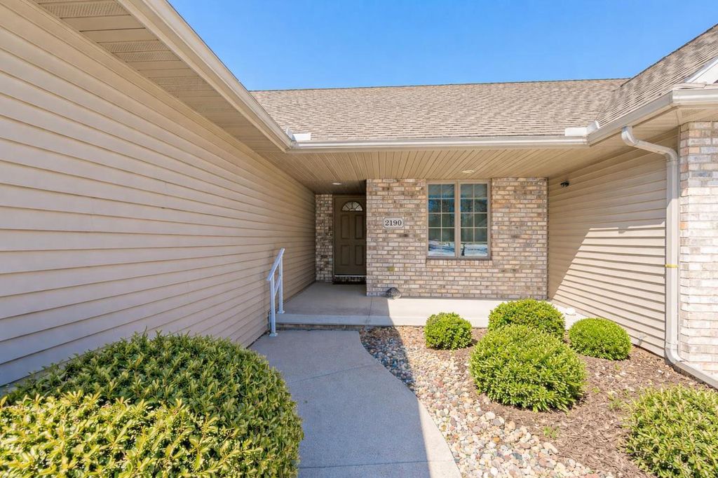 Photo of 2190 Hidden Creek ROAD, Neenah, WI 54956 (MLS # 50322764)