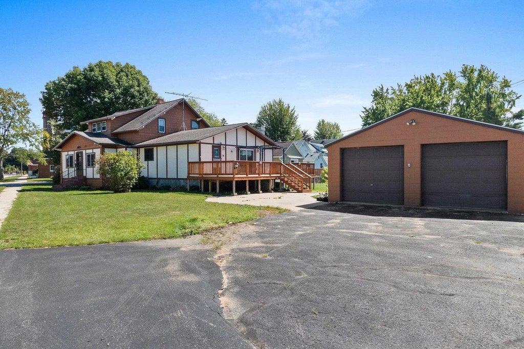 Photo of 1005 Elizabeth AVENUE, Marinette, WI 54143 (MLS # 50332118)