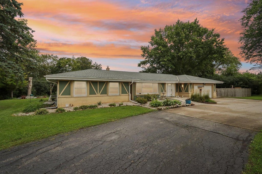 Photo of 13716 W Lilac LANE, New Berlin, WI 53151 (MLS # 1980229)