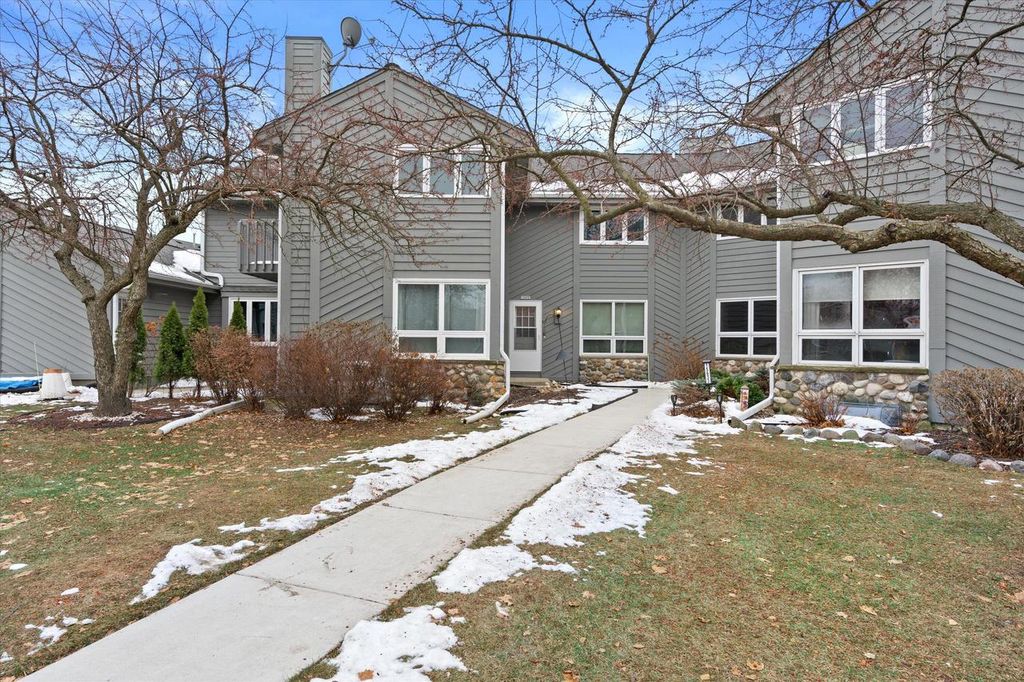 Photo of 15629 W Ridge ROAD, New Berlin, WI 53151 (MLS # 1946146)