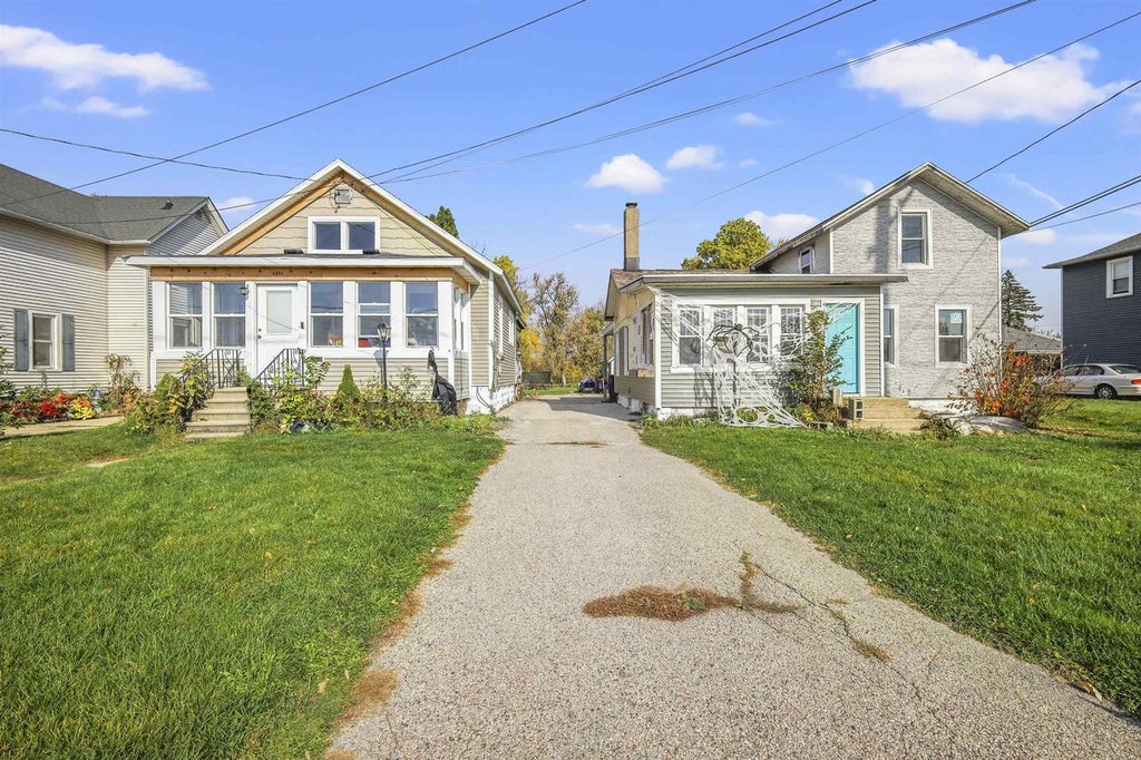 Photo of 436 W Delavan DRIVE, Janesville, WI 53546 (MLS # 2035475)