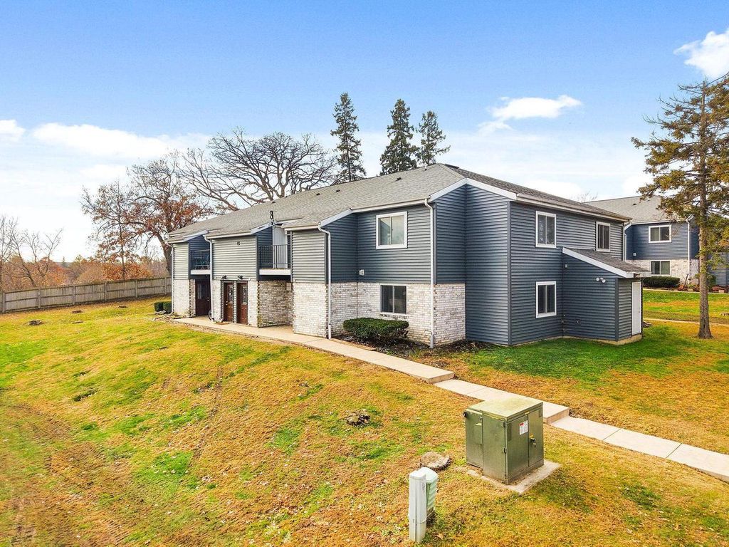 Photo of 707 Whispering Pines WAY, Fitchburg, WI 53713 (MLS # 2012856)