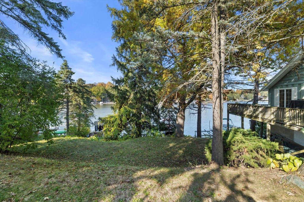 Photo of N53W34956 Road B, Okauchee, WI 53069 (MLS # 1946032)