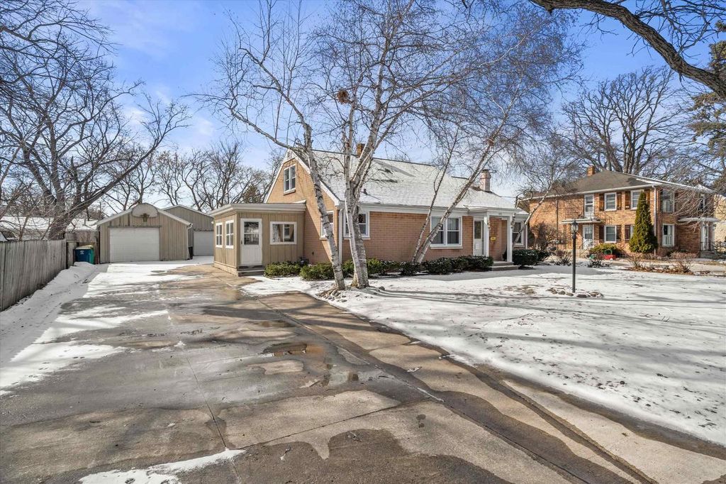 Photo of 1093 Reed STREET, Green Bay, WI 54303 (MLS # 50321703)