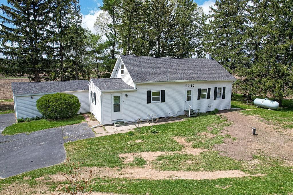 Photo of N3705 County Road G, Mauston, WI 53948 (MLS # 2023093)