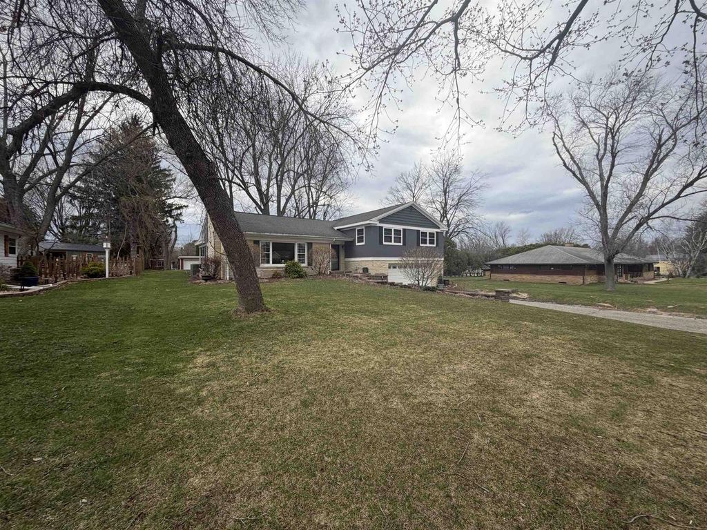 Photo of 331 Bowman ROAD, Wisconsin Dells, WI 53965 (MLS # 2020300)