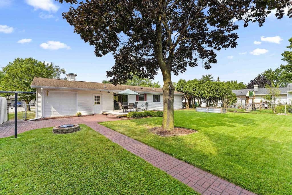 Photo of 2423 Hampton AVENUE, Green Bay, WI 54311 (MLS # 50330860)