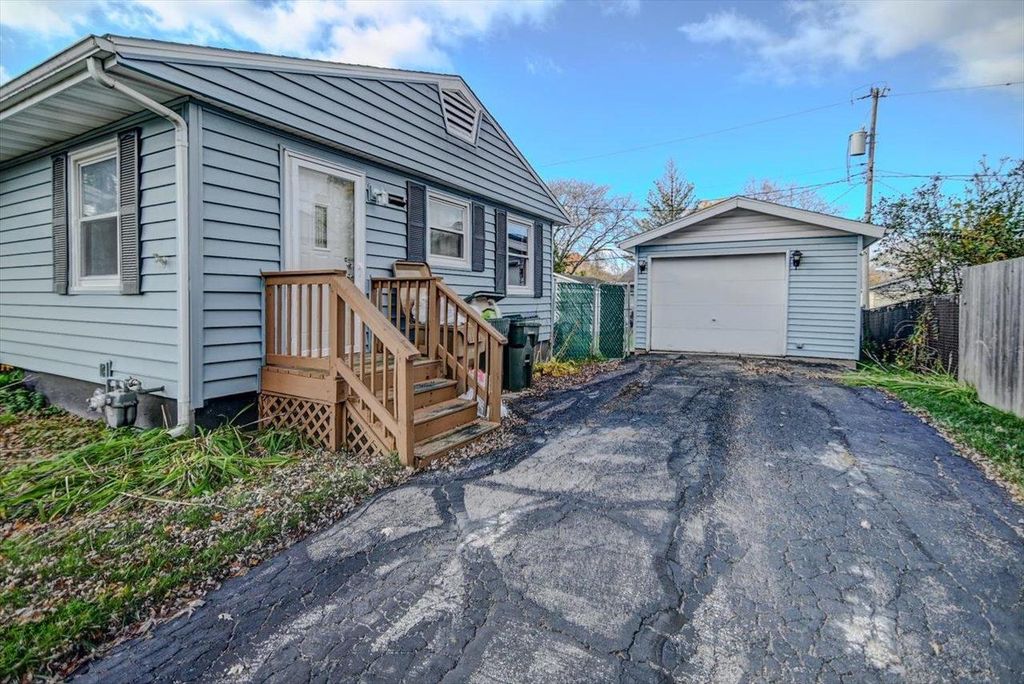Photo of 122 Lynnhaven ROAD, Madison, WI 53714 (MLS # 2012129)