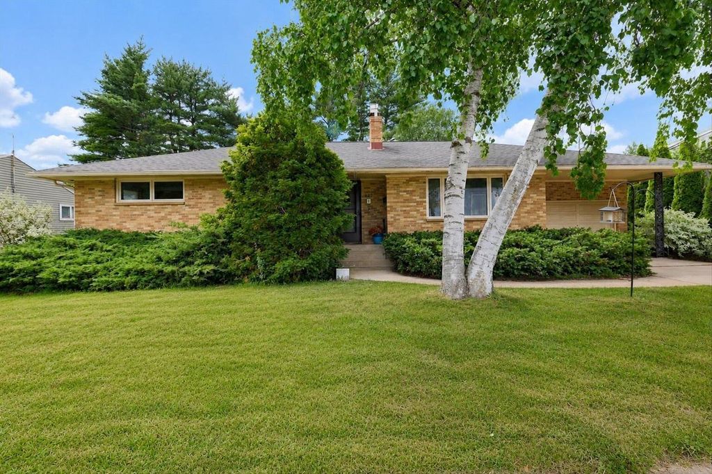 Photo of 225 N Cairo AVENUE, Jefferson, WI 53549 (MLS # 2024655)