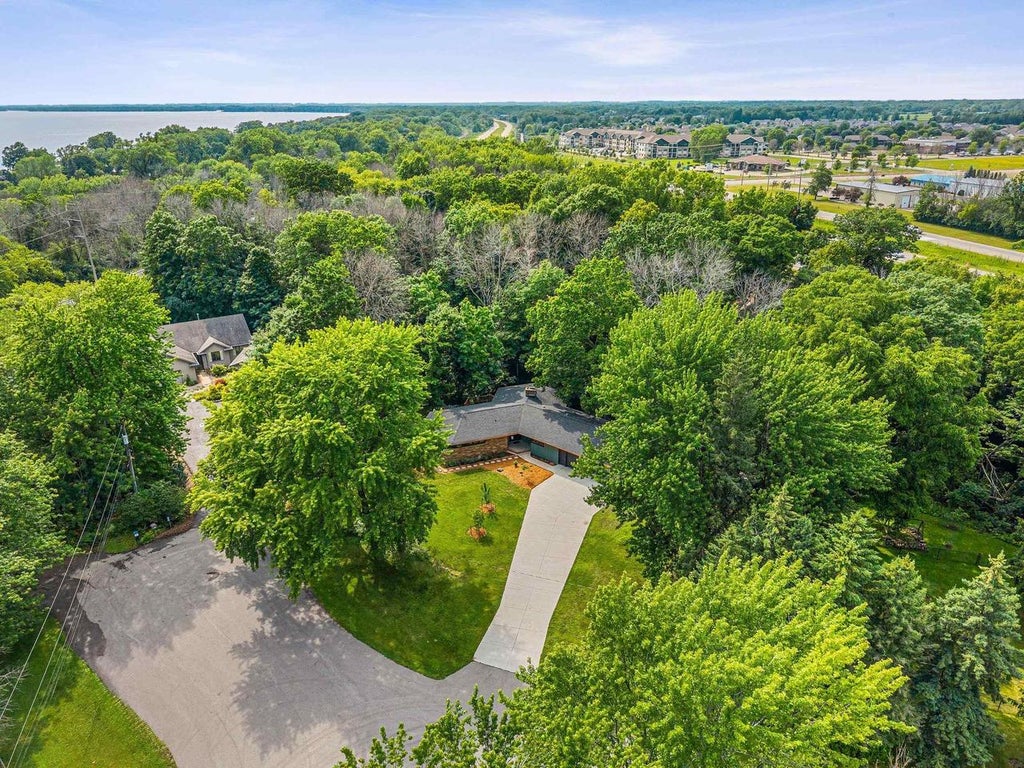 Photo of W6439 Lakeview COURT, Menasha, WI 54952 (MLS # 50328739)