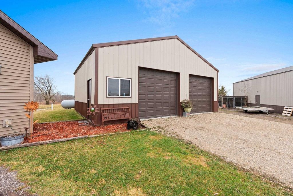 Photo of E5528 Hanson ROAD, Manawa, WI 54949 (MLS # 50323948)