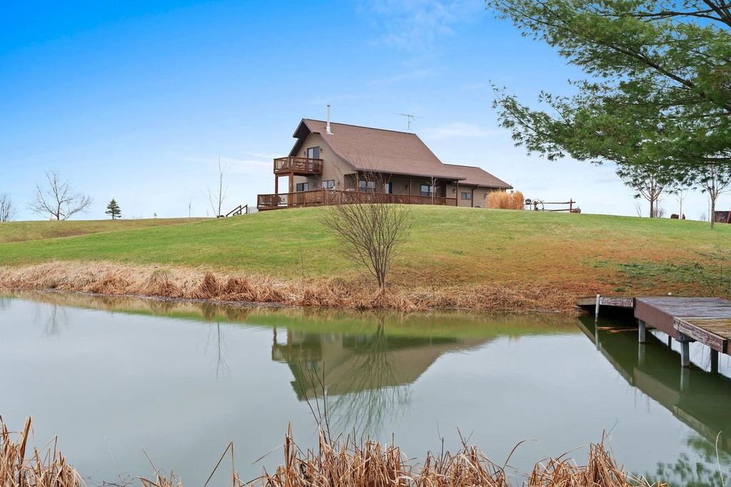 Photo of E5528 Hanson ROAD, Manawa, WI 54949 (MLS # 50323948)