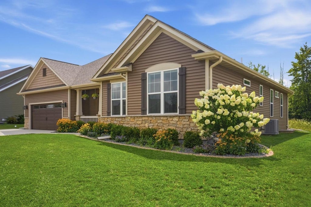 Photo of 335 Deer Meadow DRIVE, Fredonia, WI 53021 (MLS # 1975444)